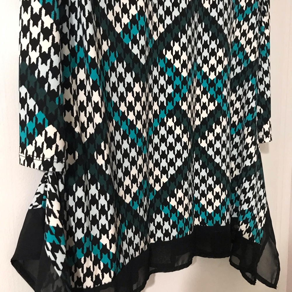 CATO-Multi Color Ruffled Bottom Top-SZ Small - Picture 2 of 6